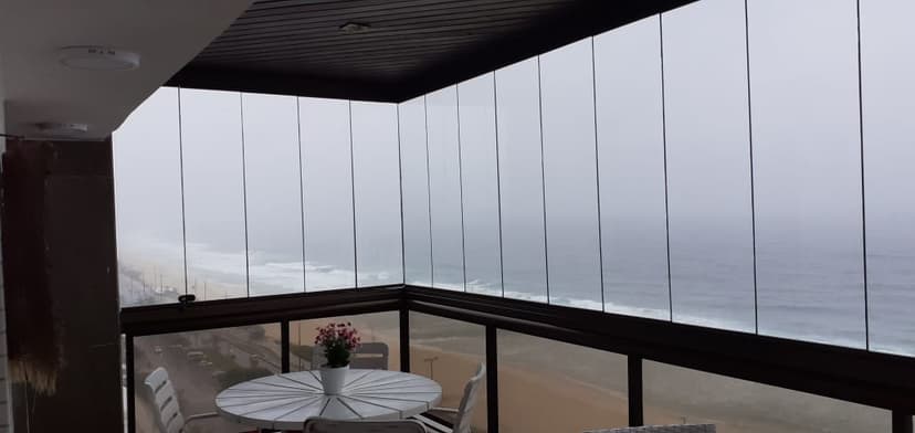 Cortina de Vidro com Vista para o Mar